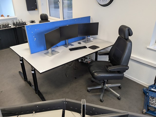 Elektrische zit-sta bureau - afbeelding 1 van  8