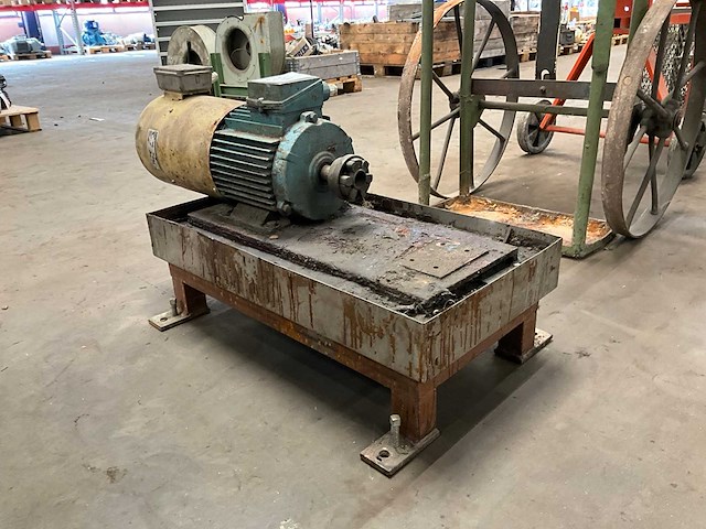 Elektro motor - afbeelding 1 van  4