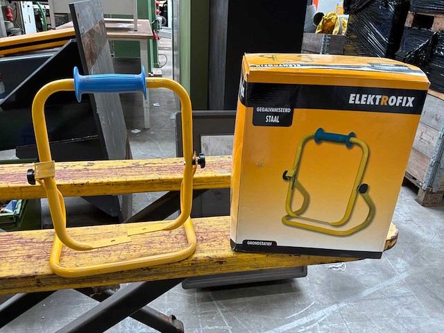 Elektrofix bouwlamp grondstatief (16x) - afbeelding 1 van  3