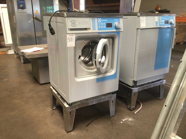 Elektrolux industriële textielwasmachine - afbeelding 1 van  3