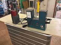 Elektromagnetische juk met testblokken en referentiestandaard - afbeelding 1 van  5