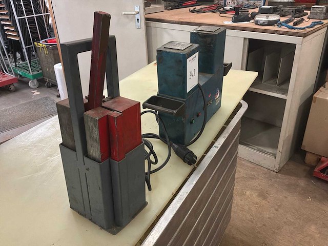 Elektromagnetische juk met testblokken en referentiestandaard - afbeelding 3 van  5