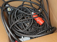 Elektromaterialen in 3 dozen w.o. krachtstroom verlengkabels, verloopkabels en aansluitkabels. - afbeelding 4 van  4