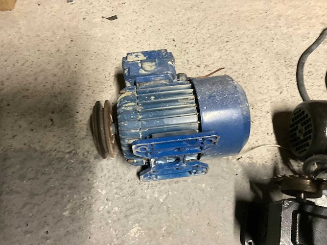 Elektromotor (13x) - afbeelding 1 van  9