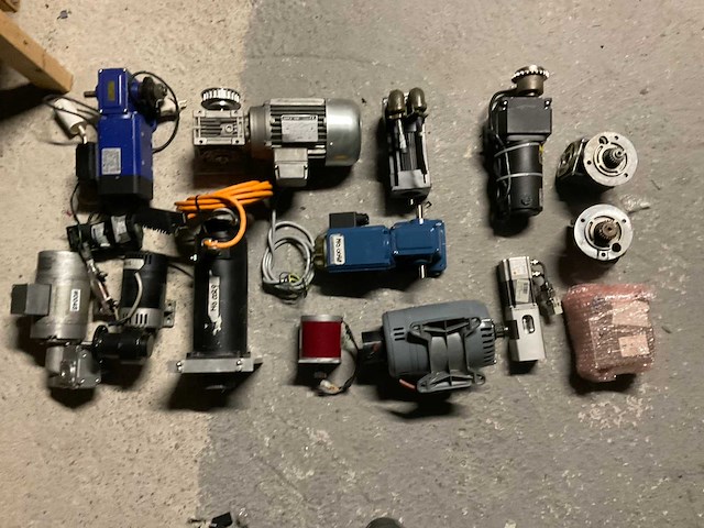 Elektromotor (14x) - afbeelding 1 van  9