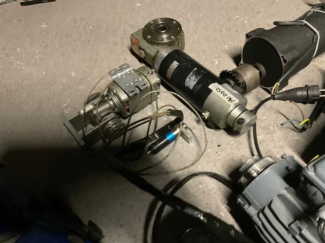Elektromotor (14x) - afbeelding 6 van  7