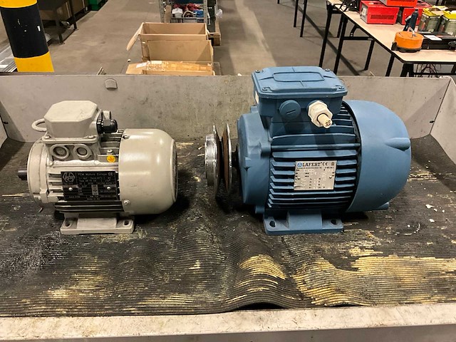 Elektromotor (2x) - afbeelding 1 van  5