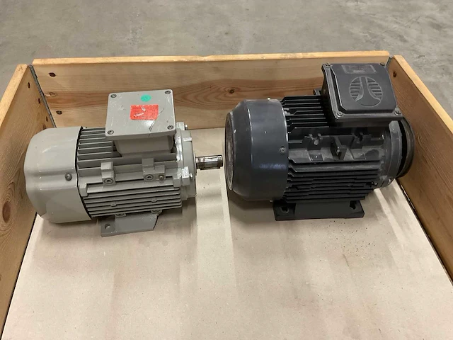Elektromotor (2x) - afbeelding 1 van  6