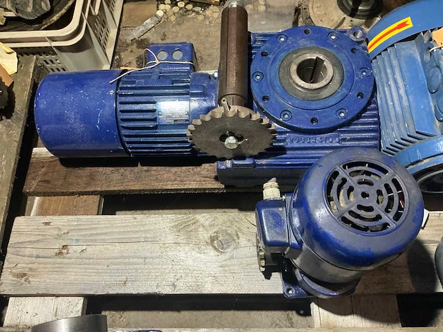 Elektromotor (3x) flender 0.4kw en bauknecht 0.8kw - afbeelding 3 van  8