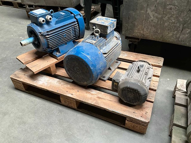 Elektromotor (3x) - afbeelding 1 van  4
