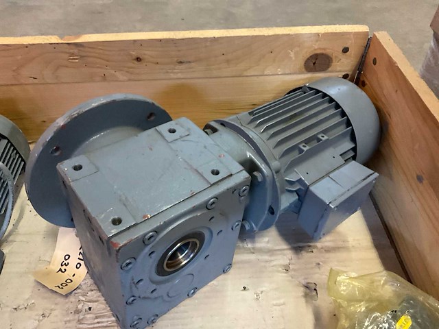 Elektromotor (4x) - afbeelding 8 van  10