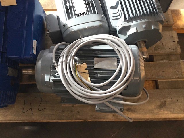 Elektromotor (4x) - afbeelding 2 van  11