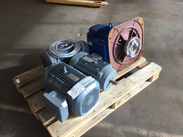 Elektromotor (4x) - afbeelding 1 van  11