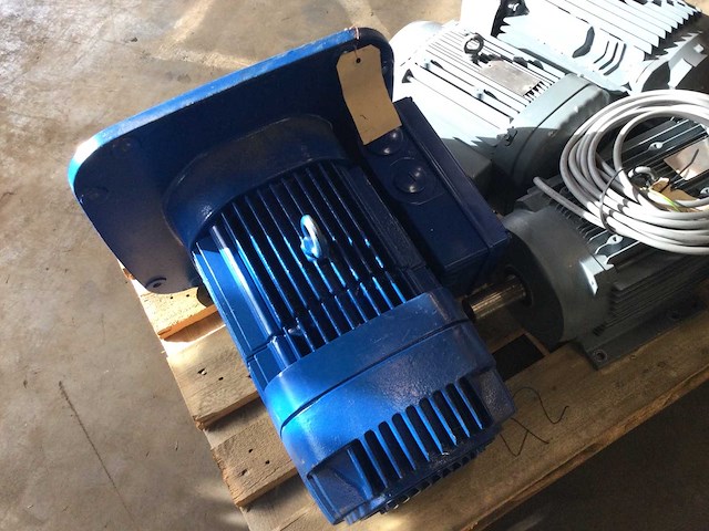 Elektromotor (4x) - afbeelding 6 van  11
