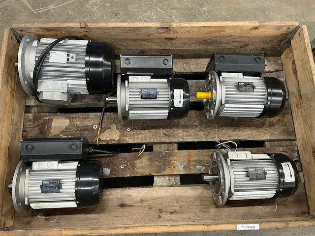 Elektromotor (5x) - afbeelding 1 van  13
