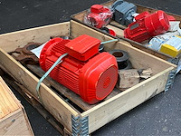 Elektromotor en kettingtandwielen - afbeelding 2 van  5