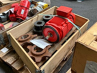 Elektromotor en kettingtandwielen - afbeelding 3 van  5