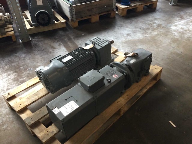 Elektromotor met vertraging (2x) - afbeelding 1 van  5