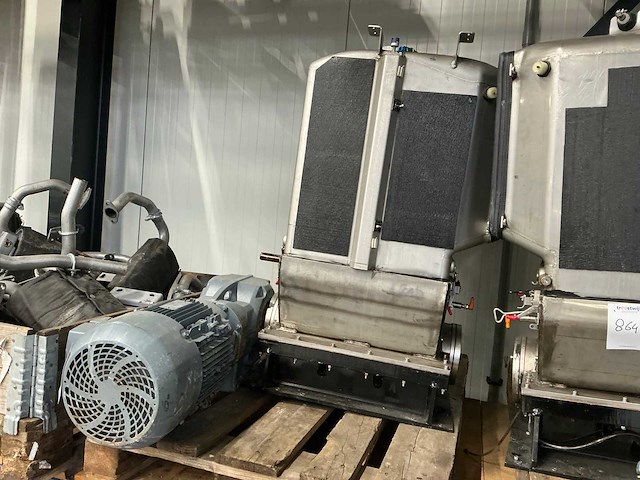 Elektromotor met vertragingskast en machine - afbeelding 1 van  7