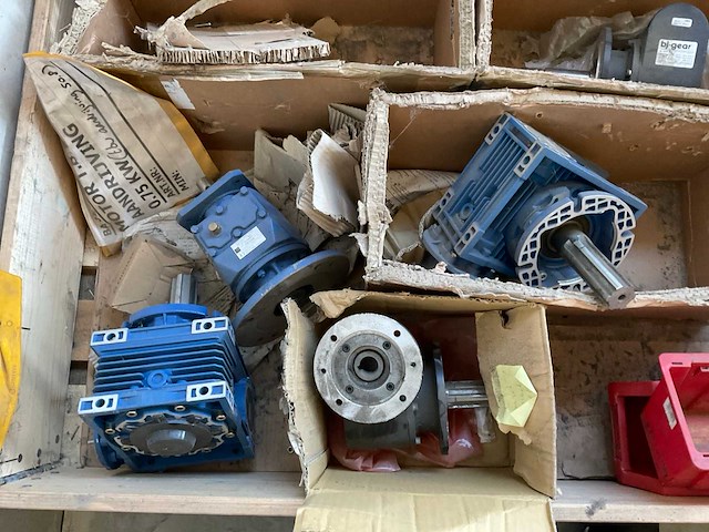 Elektromotor met vertragingskast - afbeelding 2 van  3