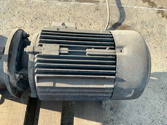 Elektromotor met vertragingskast - afbeelding 8 van  10