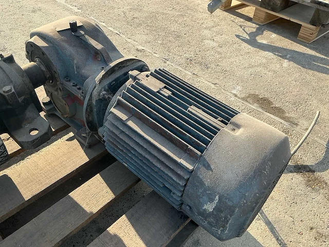 Elektromotor met vertragingskast - afbeelding 6 van  10
