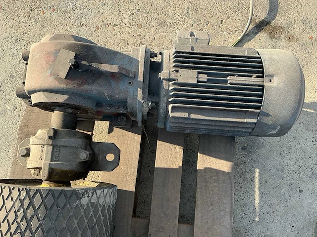 Elektromotor met vertragingskast - afbeelding 9 van  10