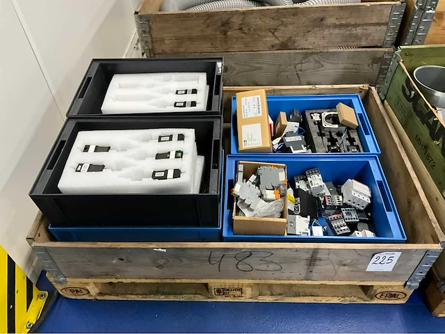 Elektromotoren en divers - afbeelding 1 van  9