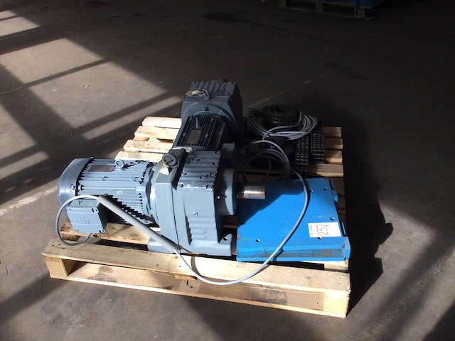 Elektromotoren met vertraging (2x) - afbeelding 2 van  7