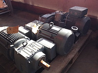 Elektromotoren met. vertraging (4x) - afbeelding 1 van  6