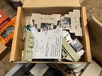 Elektronica en schakelmateriaal (60x) - afbeelding 7 van  9