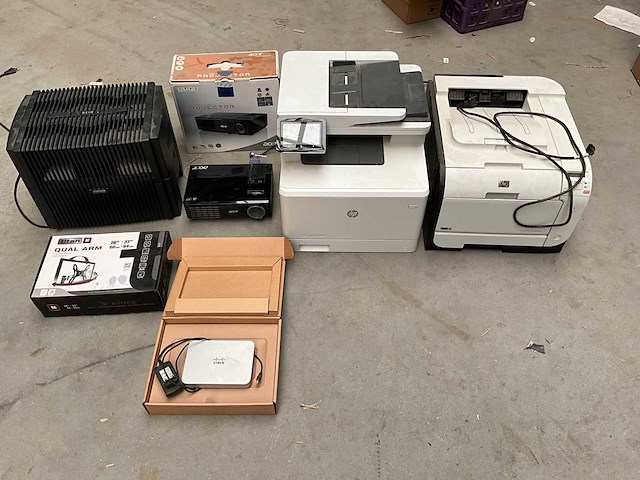 Elektronica o.a. beamer, printers + cardridges - afbeelding 1 van  6