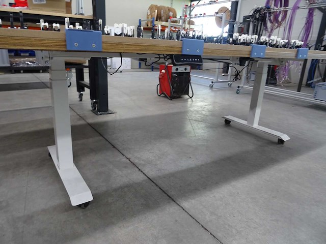 Elektronisch verstelbaar bureau - afbeelding 1 van  1