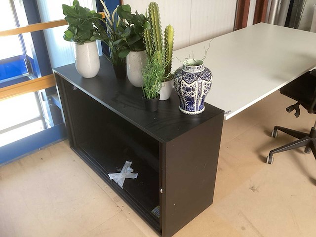 Elektronische bureau tafel met bureaustoel en kast - afbeelding 2 van  6