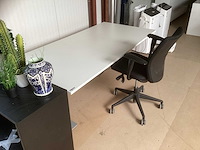 Elektronische bureau tafel met bureaustoel en kast - afbeelding 3 van  6