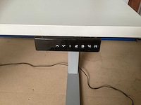 Elektronische bureau tafel met bureaustoel en kast - afbeelding 4 van  6
