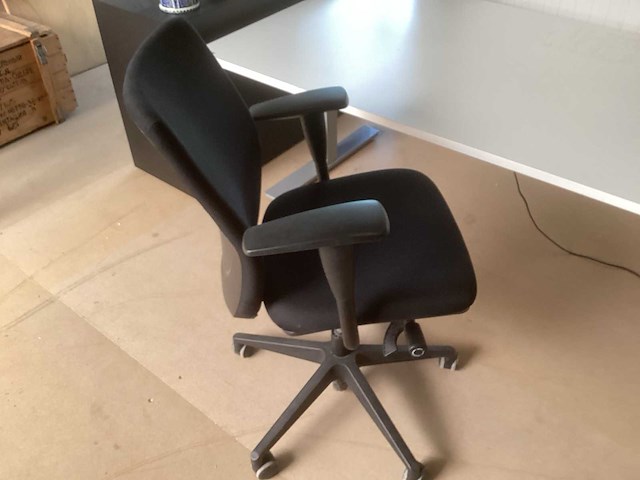 Elektronische bureau tafel met bureaustoel en kast - afbeelding 6 van  6