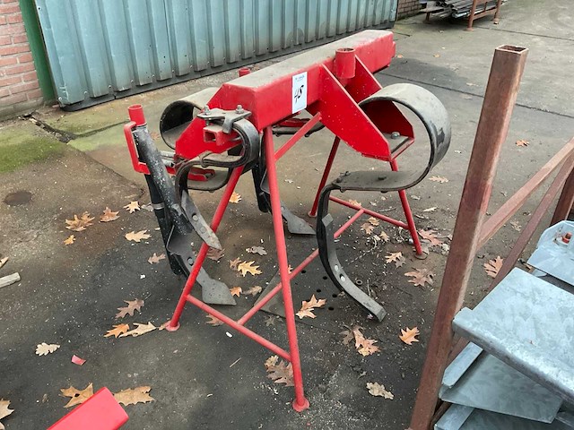 Element akkerlandbemester op bok - afbeelding 2 van  5