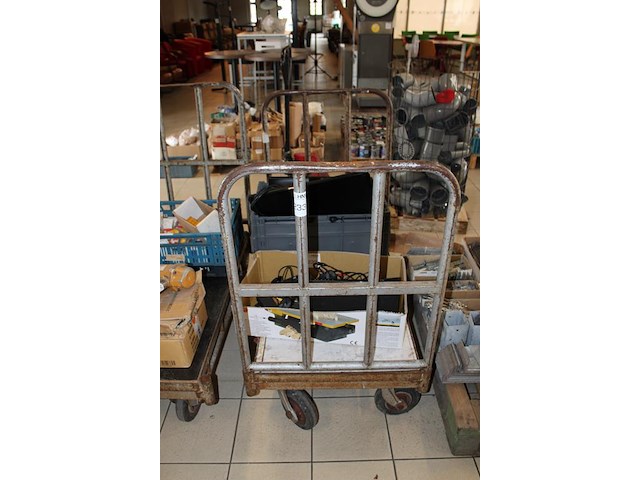 Elf transportkarren met variabele steunen en massieve banden. afmeting 115 x 66 cm. hoogte 110 cm. - afbeelding 2 van  2