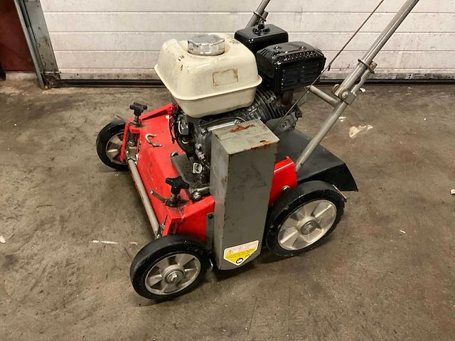 Eliet 501 verticuteermachine - afbeelding 2 van  7