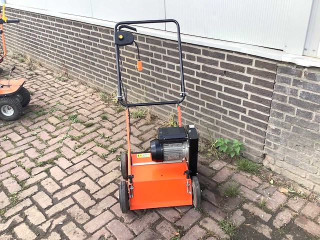 Eliet e401 verticuteermachine - afbeelding 2 van  4