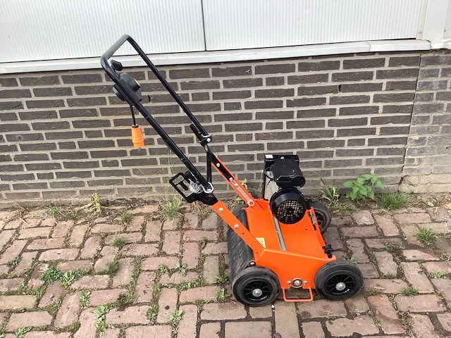 Eliet e401 verticuteermachine - afbeelding 3 van  4