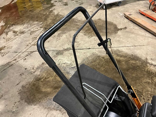 Eliet e402 verticuteermachine - afbeelding 7 van  10