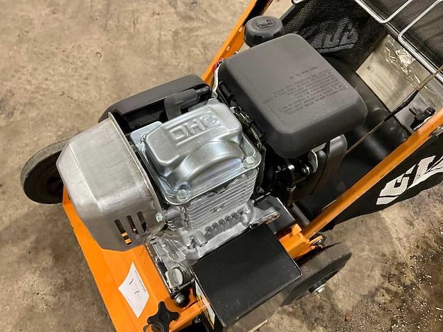 Eliet e402 verticuteermachine - afbeelding 8 van  10