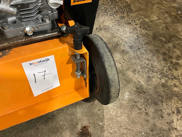 Eliet e402 verticuteermachine - afbeelding 9 van  10