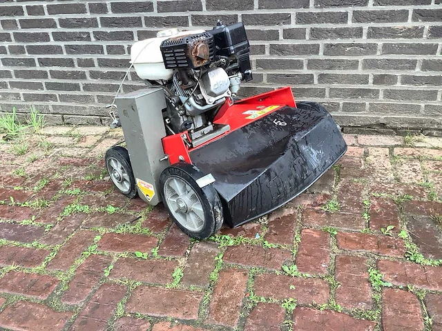 Eliet ma 111 030 205 verticuteermachine - afbeelding 1 van  5