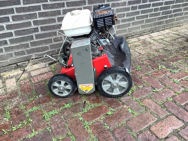 Eliet ma 111 030 205 verticuteermachine - afbeelding 2 van  5