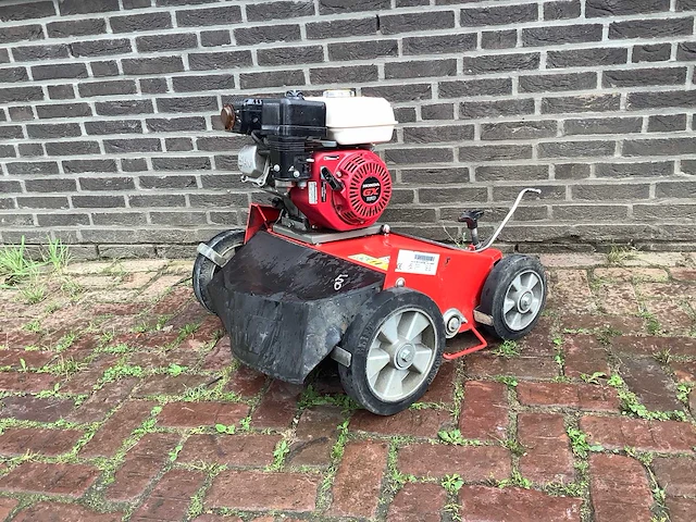 Eliet ma 111 030 205 verticuteermachine - afbeelding 3 van  5