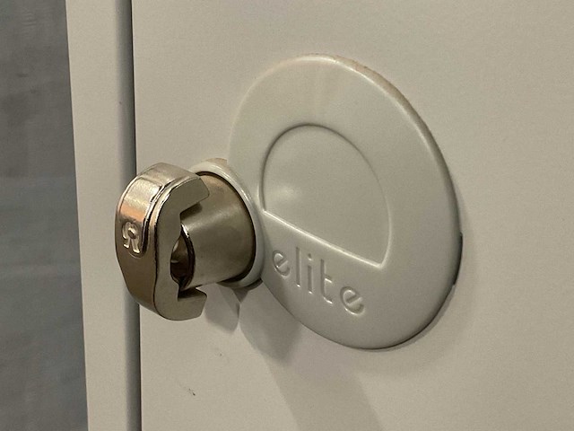 Elite kast - afbeelding 5 van  6