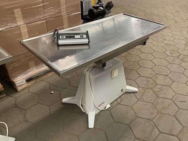 Elkutec v110 examination table - afbeelding 1 van  5